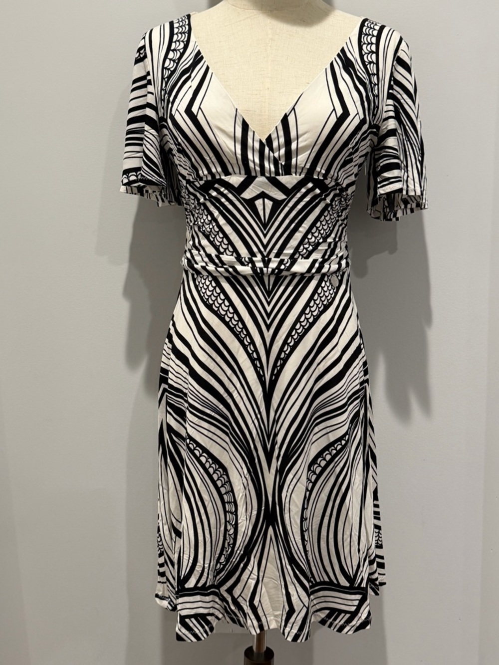 Karen Millen Jersey Kimono Black & White Geometric Fit & Flare Dress (US 6)